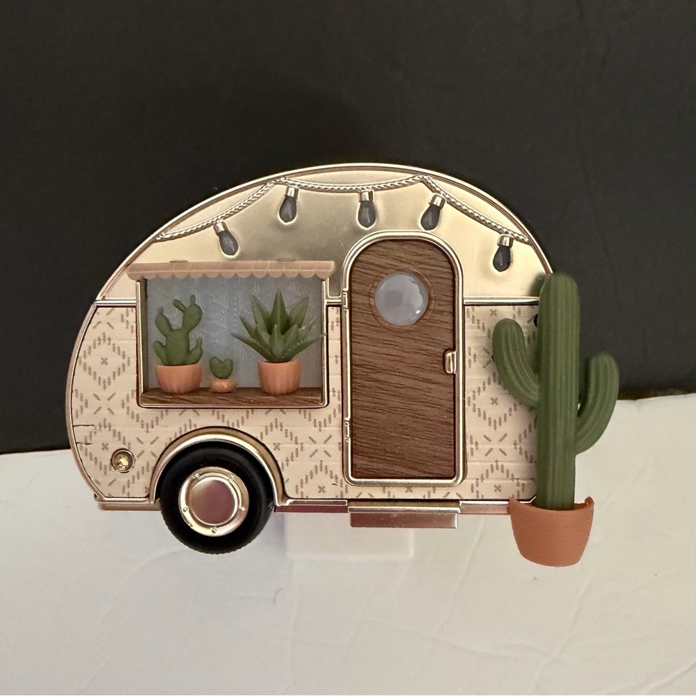 Cactus Camper Wallflower Nightlight - Picture 2 of 11